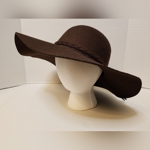 Womens Round Top Floppy Felt Hat - Picture 2 of 5